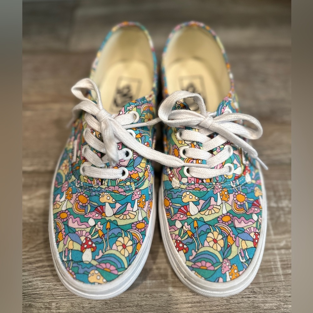 Women’s Vans Classic - Mushrooms Psychedelic 70s 🍄 - Size 7.5